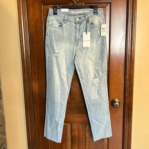 NWT Wallflower ankle jeans!